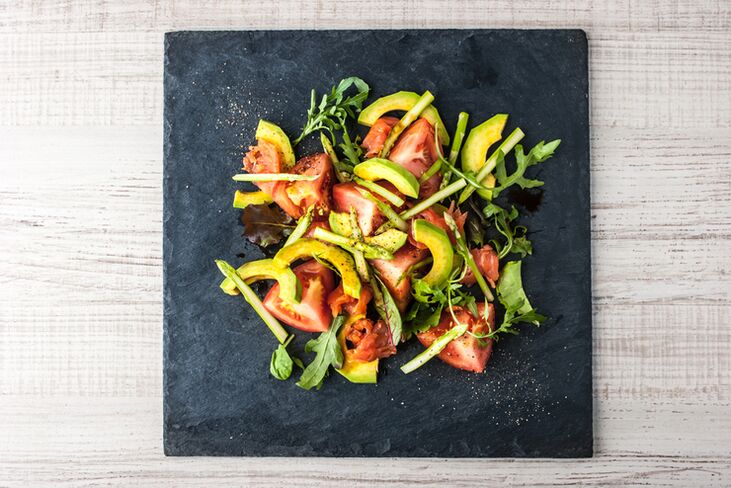 leniwa dieta ketonowa zawiera warzywa, zdrowe tłuszcze